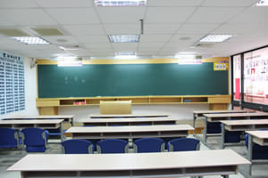 针对补习班量身设计，具备超拟真HD高画质影象，强大功能有效节省时间与人力成本