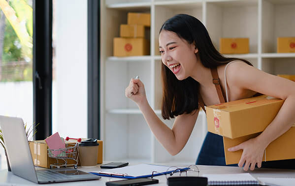 西元2020年1月14日LINE＠生活圈强迫自动升级为LINE官方帐号2.0，升级後群发每则要花费0.2元，过去LINE＠生活圈的免费1,000则与群发无限则数吃到饱的红利已经消失，但我们的客户都在LINE＠生活圈里，该如何因应呢？别担心！蓝眼科技免费提供LINE官方帐号自动群发机器人，让你突破群发限制，利用聊天机制对大量好友群发，在一切安全与符合LINE公司规范下，省下官方帐号2.0的群发费用。