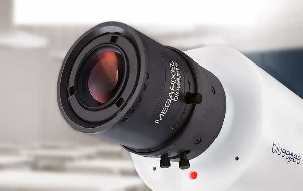 根基於最新網路科技與超高畫質攝影機多年來的研發累積，我們創造了市佔率最高的課程錄影系統。無論是補習班使用於補課系統，或是企業用於教育訓練。我們專注在將老師上課準確且高畫質、高音質錄製成數位可後製檔案，搭配完整的管理系統，結合片庫系統、上課機、直播機等多樣產品，構築成目前最完整也最便利的教育培訓系統。